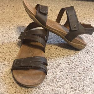 Ladies Khombu comfort sandals